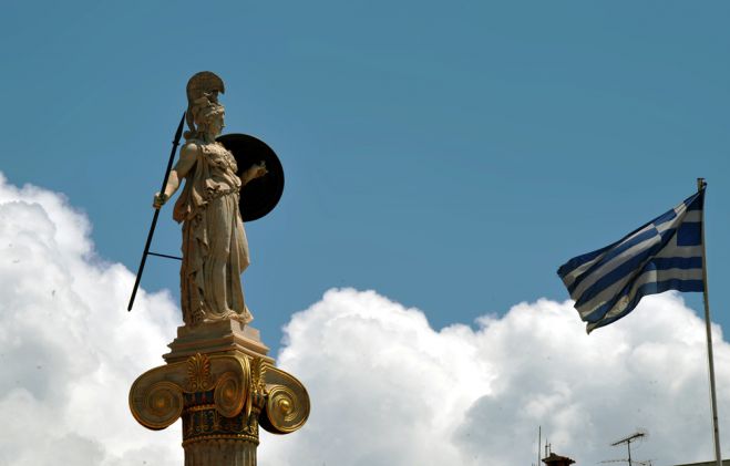 Unser Foto (© Eurokinissi) zeigt Athenas Statue in der Panepistimiou-Straße in der Hauptstadt.
