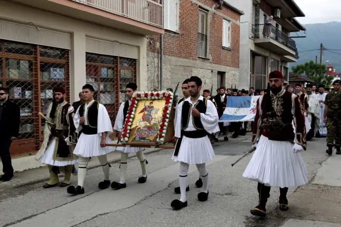 Die Stadt Karditsa will mit Riesenpudding ins Guinness-Buch