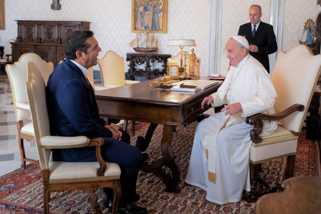 Unsere Fotos (© Eurokinissi) entstanden am Samstag während des Treffens zwischen dem griechischen Oppositionschef Alexis Tsipras (l.) und Papst Franziskus.