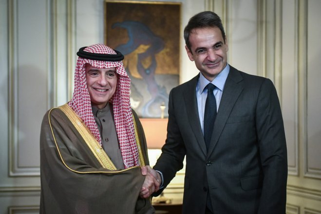 Unser Archivfoto (© Eurokinissi) zeigt den saudischen Außenminister Al-Jubeir (li.) am Mittwoch (13.11.) mit dem griechischen Premierminister Mitsotakis.