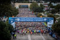 Unser Archivfoto (© Eurokinissi) zeigt den Start des Marathons im Jahr 2023