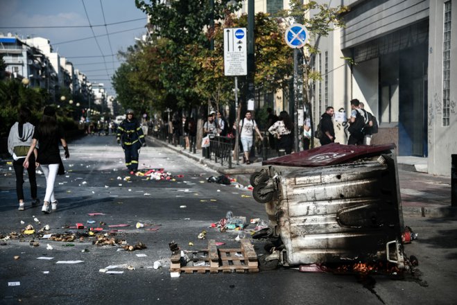 Unsere Fotos (© Eurokinissi) entstanden am Mittwoch (30.10.) an der Patission-Avenue in Athen.