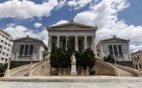 Foto (© Eurokinissi) zeigt den Musentempel im Herzen der Hauptstadt: die alte Nationalbibliothek