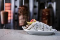 Unser Archivfoto (© Eurokinissi) zeigt das klassische griechische Street Food - ein Gyros Pita.