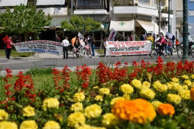 Unser Foto (© Eurokinissi) entstand während des Maifeiertages 2020 in Preveza.