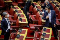 Unser Archivfoto (© Eurokinissi) zeigt den früheren Gesundheitsminister Andreas Loverdos und Ex-Ministerpräsident Alexis Tsipras (r.).