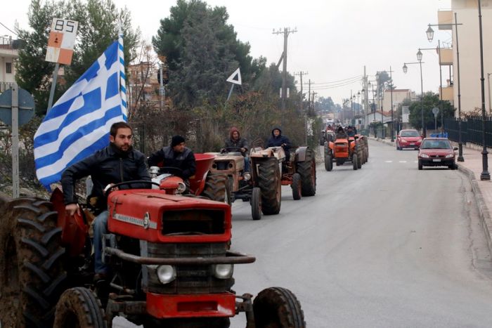 Erste Straßenblockaden: Griechenlands Bauern machen Ernst