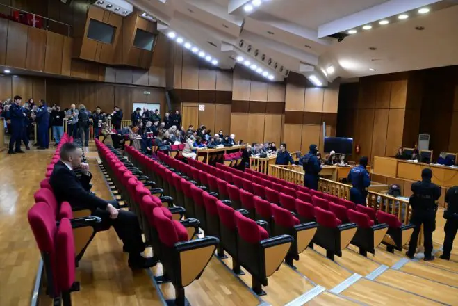 Unser Foto (© Eurokinissi) entstand am Mittwoch (4.3.) im Gericht, wo der Prozess verhandelt wurde.