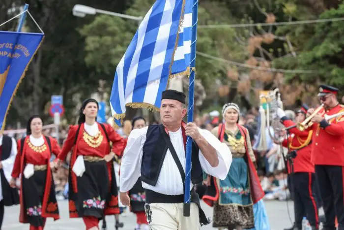 Unser Archivfoto (© Eurokinissi) entstand am 25. März während der Parade zum griechischen Nationalfeiertag in Heraklion auf Kreta.