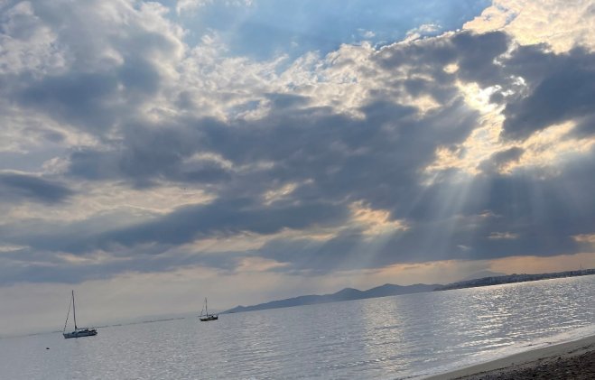 Wolkenspiel über Edem (© Griechenland Zeitung / Jana Petersmeier).