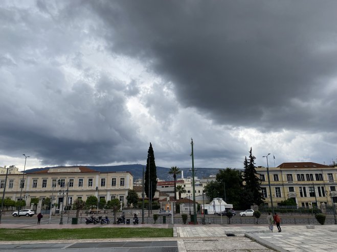  Dichte Wolken und sporadische Regenschauer (Griechenland Zeitung / Gina Seidensticker).