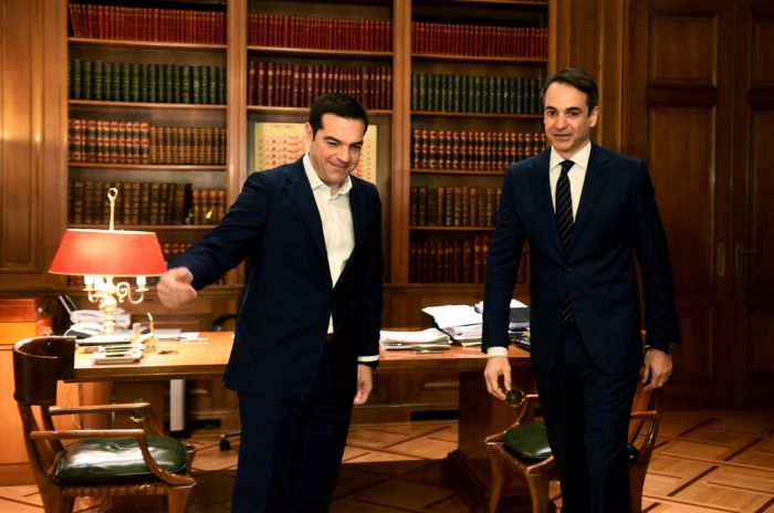 Unsere Fotos (© Eurokinissi) zeigten Ministerpräsident Tsipras (l.) während der Treffen mit den Vertretern der Oppositionsparteien Mitsotakis, Gennimata und Theodorakis.