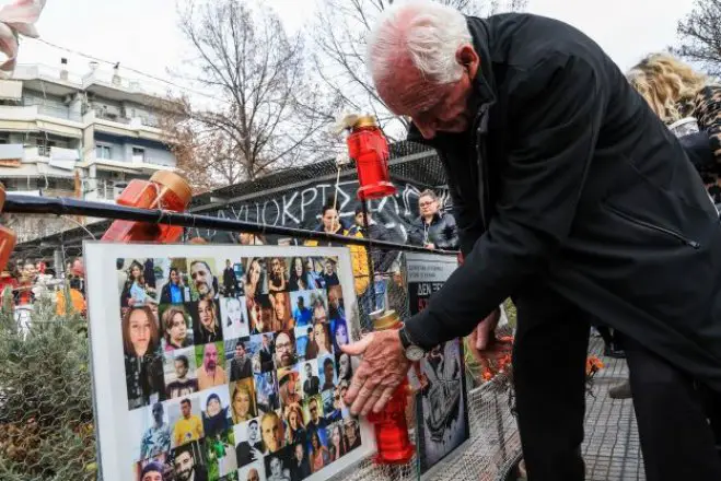 Unser Archivfoto (© Eurokinissi) zeigt eine Kundgebung in Larissa zum Zugunglück in Tempi im Jahr 2025