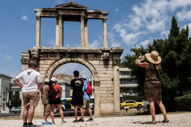 Das Foto (© Eurokinissi) zeigt den Hadriansbogen in Athen.