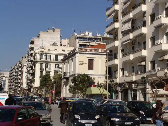 Unser Archivfoto © Jan Hübel wurde in Thessaloniki aufgenommen und zeigt den Alltag auf den Straßen der Stadt.