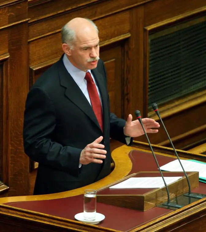 PASOK bringt Misstrauens-Votum im Parlament ein: - Weitere Verzögerung der Abstimmung über das Gesetz zur Sozial- und Rentenversicherung