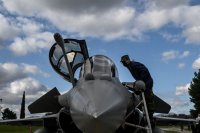 Unsere Archivfotos (© Eurokinissi) zeigen französische Kampfflugzeuge des Typs Rafale.