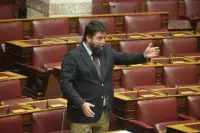 Parlamentarier in Exarchia verprügelt: „Kein Flüchtling in der eigenen Stadt“