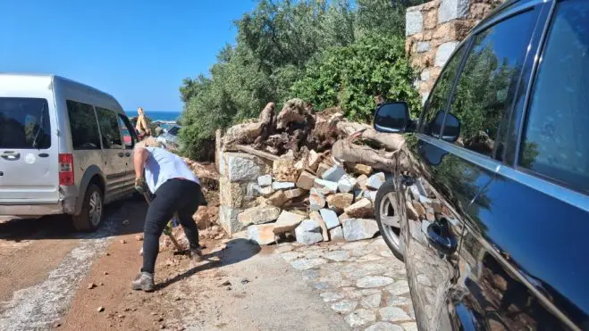 Unser Foto (© Eurokinissi) entstand am Sonntag (16.8.) nach dem Unwetter in der Mani.