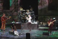 Ian Anderson mit seiner Gruppe Jethro Tull vor 20 Jahren bei einem Auftritt im Herodes Atticus Theater (Foto: ek/Archiv)