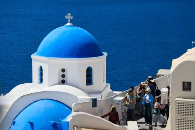 Unser Beispielfoto (© Eurokinissi) entstand auf der Insel Santorini.