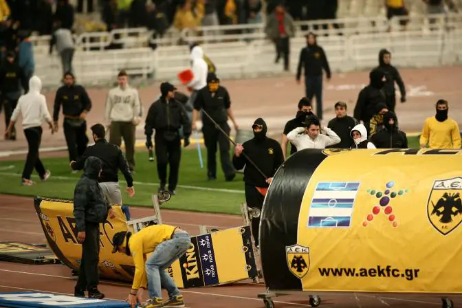 AEK Athen droht der Abstieg aus der ersten Liga
