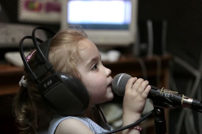 Traditionelle Medien, wie etwa das Radio, spielen eine immer geringere Rolle.Foto (© Eurokinissi)
