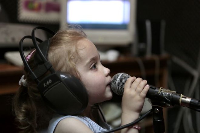 Traditionelle Medien, wie etwa das Radio, spielen eine immer geringere Rolle.Foto (© Eurokinissi)