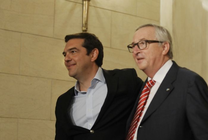 Unser Archivfoto (© Eurokinissi) zeigt Tsipras (l.) gemeinsam mit Juncker. Beide Politiker werden in Malta wahrscheinlich auch unter vier Augen sprechen.