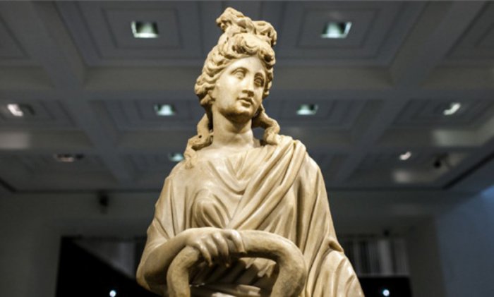 Statue von Hygieia aus dem Archäologischen Museum auf Kos (© cycladic.gr)