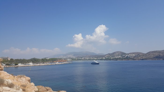 Das Foto (© Celine Rebling) entstand an der Küste von Vouliagmeni, im Süden von Athen. 