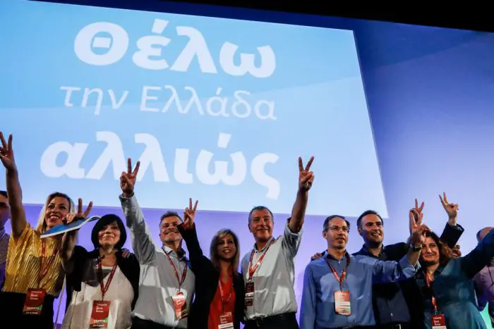 Unser Foto (© Eurokinissi) ist am Sonntag während des Kongresses der liberalen Partei „To Potami“ entstanden. In der Mitte ist Parteichef Stavros Theodorakis. 