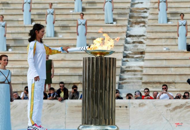Bildstrecke: Die Übergabe des Olympischen Feuers