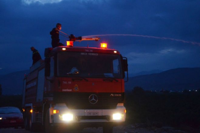 Buschbrand auf Syros: Feuerwehr an mehreren Fronten im Einsatz