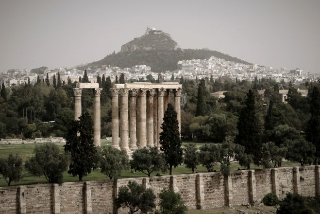 Das Foto (© Eurokinissi) zeigt den Tempel des Olympischen Zeus in Athen