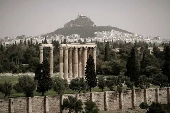 Das Foto (© Eurokinissi) zeigt den Tempel des Olympischen Zeus in Athen