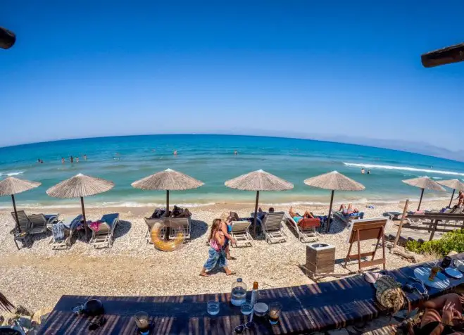 Unser Archivfoto (© Eurokinissi) zeigt einen Strand auf der Insel Korfu.