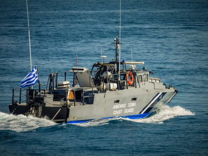  Unsere Fotos (© Eurokinissi) entstanden während der Rettungsarbeiten. 