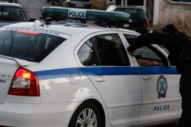 Bewaffneter Wohnungseinbruch in Athener Vorort: ein Schwerverletzter