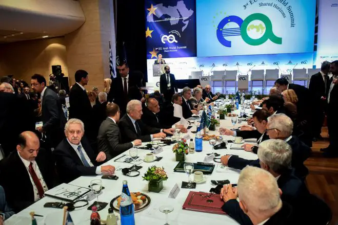 Unsere Fotos (© Eurokinissi) sind am Montagvormittag im Athener Megaron Mousikis im Rahmen des dritten EU-Arabischen Treffen entstanden.