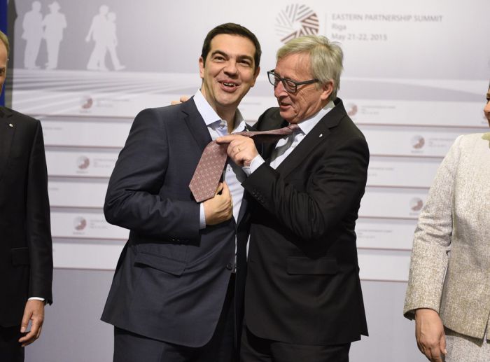 Unser Archivfoto (© Eurokinissi) zeigt den griechischen Ministerpräsidenten Alexis Tsipras (l.) und den Präsidenten der Europäischen Kommission Jean-Claude Juncker. 