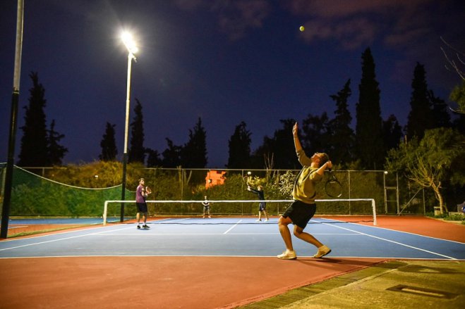 Foto (© gtp): Die neue Tennisanlage des Konistra-Parks in Petralona.