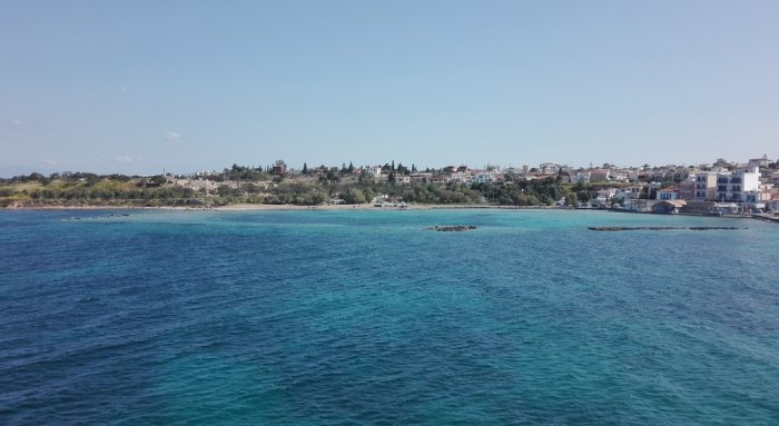 Unser Foto (© Jasmin Teut) zeigt die Insel Ägina, vor der es am 22. August zu einem tödlichen Badeunfall kam. 