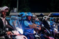 Unser Archivfoto (© Eurokinissi) zeigt Arbeitnehmer der Lieferplattform für Lebensmittel „Wolt“ in Athen, die für bessere Lebensbedingungen kämpften. Die Aufnahme entstand im September 2024.