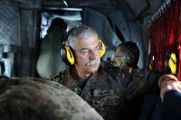 Unsere Fotos (© Eurokinissi) sind am Dienstag (2.10.) im Rahmen des Besuches des Inspekteurs des Heeres der deutschen Bundeswehr, Generalleutnant Jörg Vollmer in Griechenland entstanden.