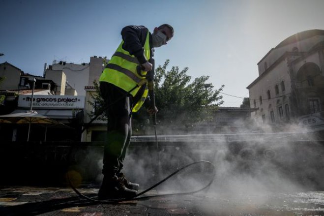 Unser Foto (© Eurokinissi) entstand am Montag (9.11.) am Monastiraki-Platz in Athen.