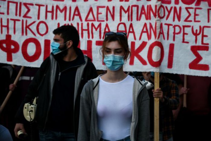 Unsere Fotos (© Eurokinissi) entstanden am Mittwoch (10.2.) während einer Demonstration in Athen.