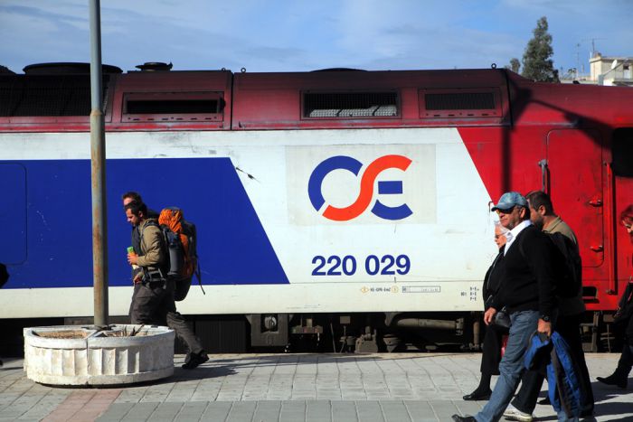 Unser Archivfoto (© Eurokinissi) zeigt einen Zug der Griechischen Bahn.