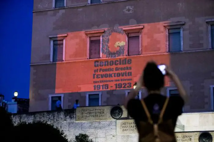 Unser Foto (© Eurokinissi) entstand am 19. Mai vor dem Parlamentsgebäude in Athen.