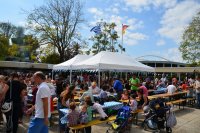 Das Archivfoto (© DSA) zeigt das Oktoberfest an der Deutschen Schule Athen im Jahre 2017. 